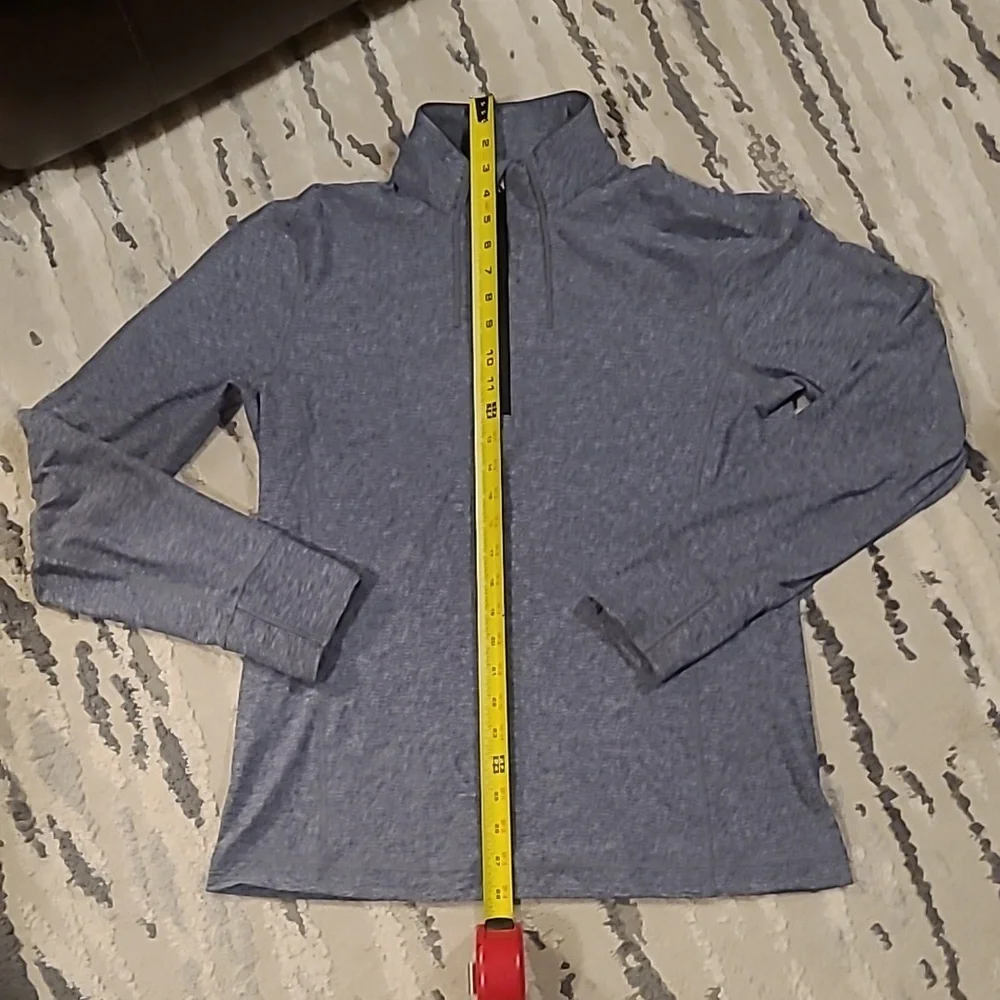Lululemon 1/4 zip pullover w/thumbholes, Authentic!! - Picture 4 of 11